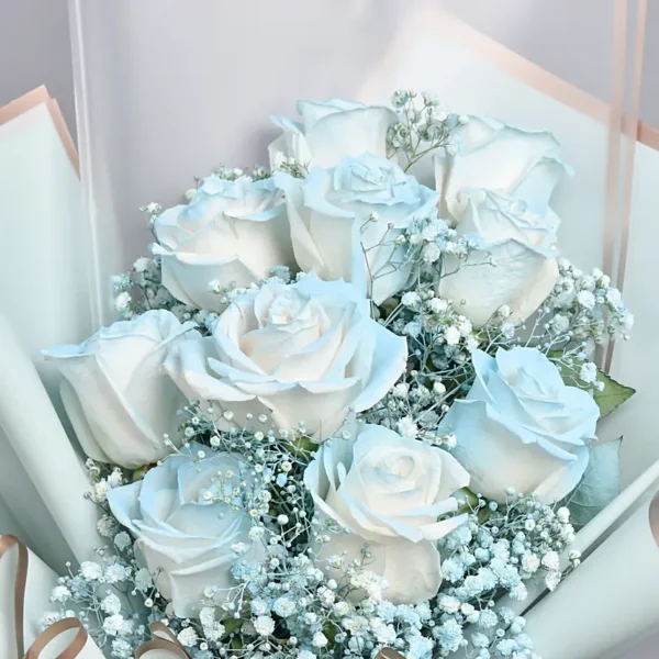 Beauty of Blue and Roses: A Bouquet Elegance