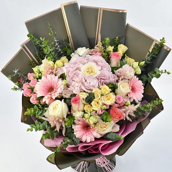 Charming Grandeur: A Bouquet of Exquisite Flowers