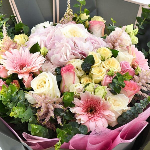 Charming Grandeur: A Bouquet of Exquisite Flowers