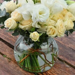spray-roses-with-white-lisianthus-in-fish-bowl_3-photoroom.jpg